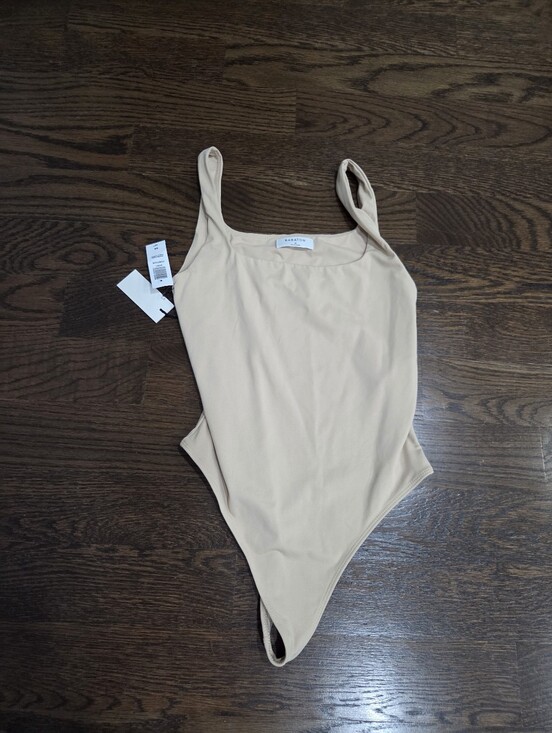 Babaton Tops - NWT Babaton Aritzia Sz.M Nude One-Piece Scoop Neck Bodysuit